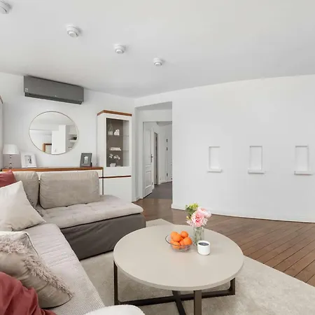 Family With 3 Bedrooms & Air Conditioning In The Centre Of By Renters * ヴロツワフ