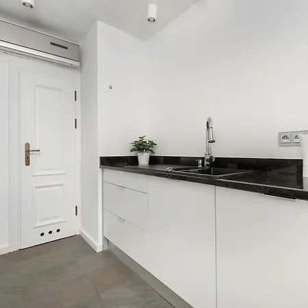 アパート Family With 3 Bedrooms & Air Conditioning In The Centre Of By Renters