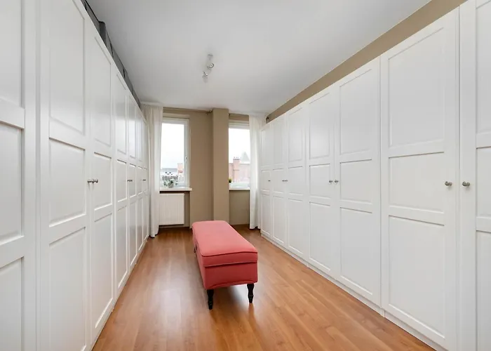 Family With 3 Bedrooms & Air Conditioning In The Centre Of By Renters * Breslavia