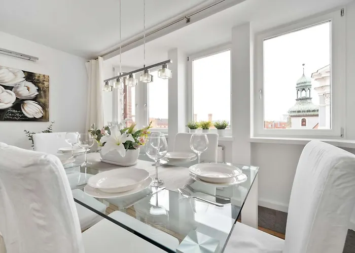 Family With 3 Bedrooms & Air Conditioning In The Centre Of By Renters Appartamento *