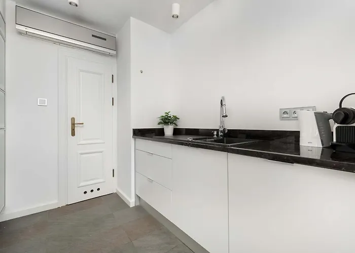 Appartamento Family With 3 Bedrooms & Air Conditioning In The Centre Of By Renters