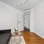 Apartment Family With 3 Bedrooms & Air Conditioning In The Centre Of By Renters