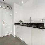 Apartment Family With 3 Bedrooms & Air Conditioning In The Centre Of By Renters