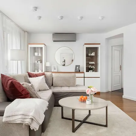 Family With 3 Bedrooms & Air Conditioning In The Centre Of By Renters Wroclaw