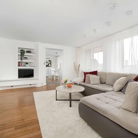 Family With 3 Bedrooms & Air Conditioning In The Centre Of By Renters Apartment Wroclaw
