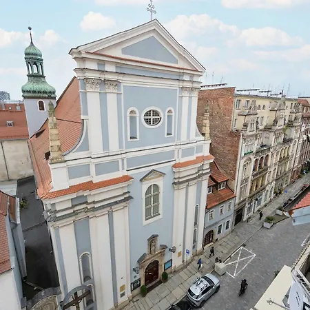 Family With 3 Bedrooms & Air Conditioning In The Centre Of By Renters Apartment Breslau