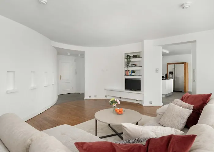 아파트 Family With 3 Bedrooms & Air Conditioning In The Centre Of By Renters *