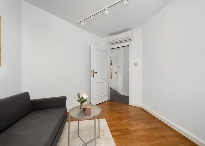 아파트 Family With 3 Bedrooms & Air Conditioning In The Centre Of By Renters