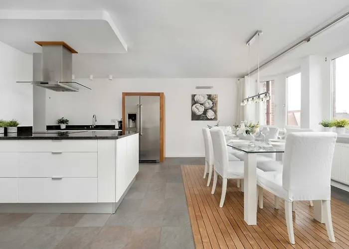 아파트 Family With 3 Bedrooms & Air Conditioning In The Centre Of By Renters *