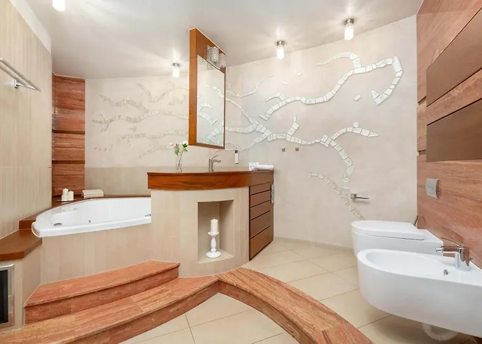 아파트 Family With 3 Bedrooms & Air Conditioning In The Centre Of By Renters *